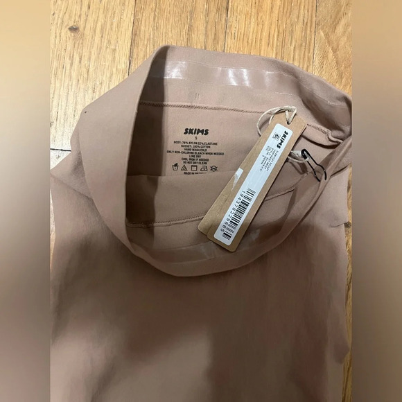 SKIMS Everyday Sculpt HIGH-WAISTED BRIEF in Sienna - Picture 4 of 6